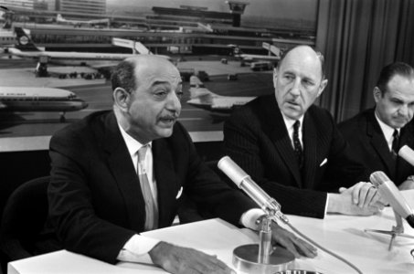 Mahmoed Riad, minister van Buitenlandse Zaken van de VAR tijdens de persbijeenko, Bestanddeelnr 922-5407