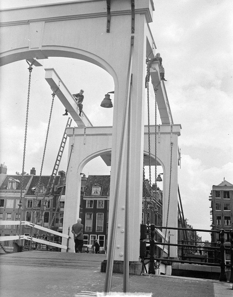 Magere Brug onder schildershanden, Bestanddeelnr 903-4658