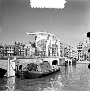Magere Brug Amsterdam krijgt een kwastje verf, Bestanddeelnr 905-6781