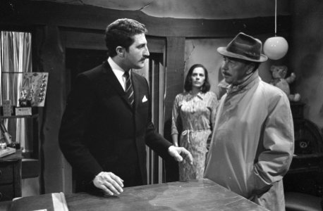 Maigret, v.l.n.r. Hans Boskamp, Elisabeth Versluys en Jan Teulings, Bestanddeelnr 920-0568