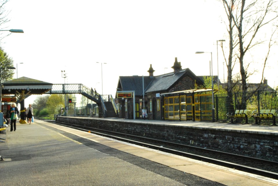 Maghull Station Liverpool platform towards Liverpool 6