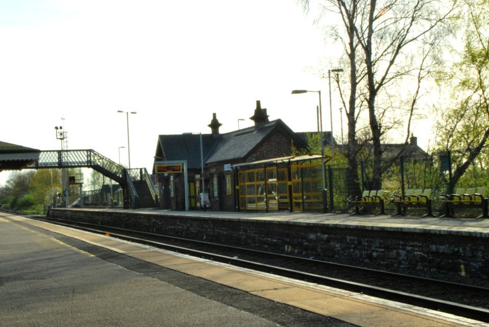 Maghull Station Liverpool platform towards Liverpool 4