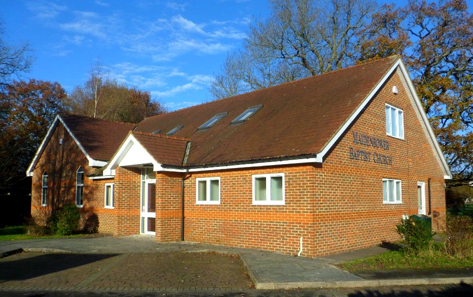 Maidenbower Baptist Church, Maidenbower Place, Maidenbower (November 2014)