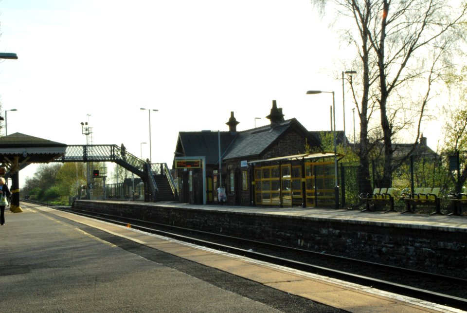 Maghull Station Liverpool platform towards Liverpool 2