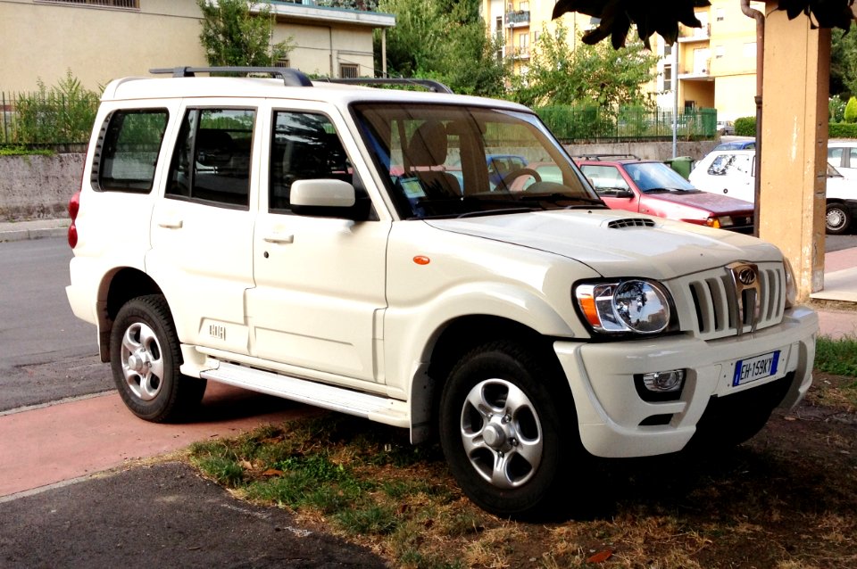 Mahindra Goa 5door in Avellino