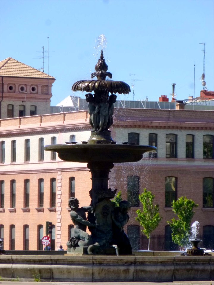 Madrid - Plaza del Emperador Carlos V (2)