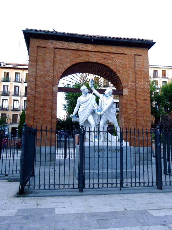 Madrid - Plaza del Dos de Mayo, Monumento a Daoiz y Velarde 1