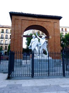Madrid - Plaza del Dos de Mayo, Monumento a Daoiz y Velarde 1