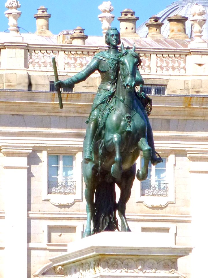 Madrid - Plaza de Oriente en 2018, Monumento a Felipe IV (1)