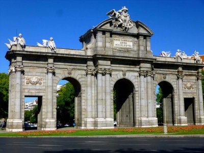 Madrid - Puerta de Alcalá 1 photo