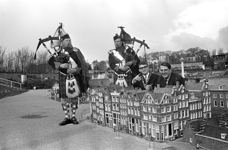 Madurodam gaat weer open, hertog van Atholl (rechts) en Burgemeester (loco) Rob , Bestanddeelnr 918-9722