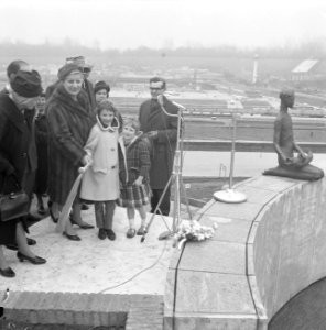 Madurodam geopend door mevrouw M H W De Quay-van der Lande, Bestanddeelnr 914-9998