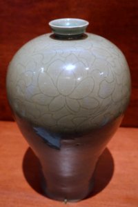 Maebyeong bottle, Korea, Goryeo, 12th century, stoneware - National Museum of Natural History, United States - DSC00517