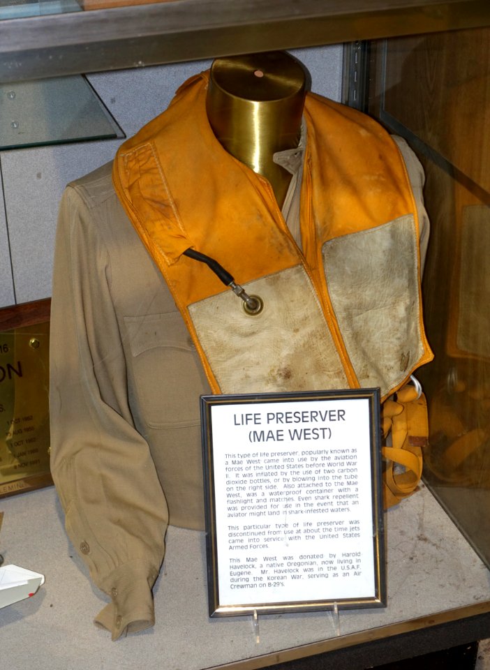 Mae West life preserver, Korean War - Oregon Air and Space Museum - Eugene, Oregon - DSC09881