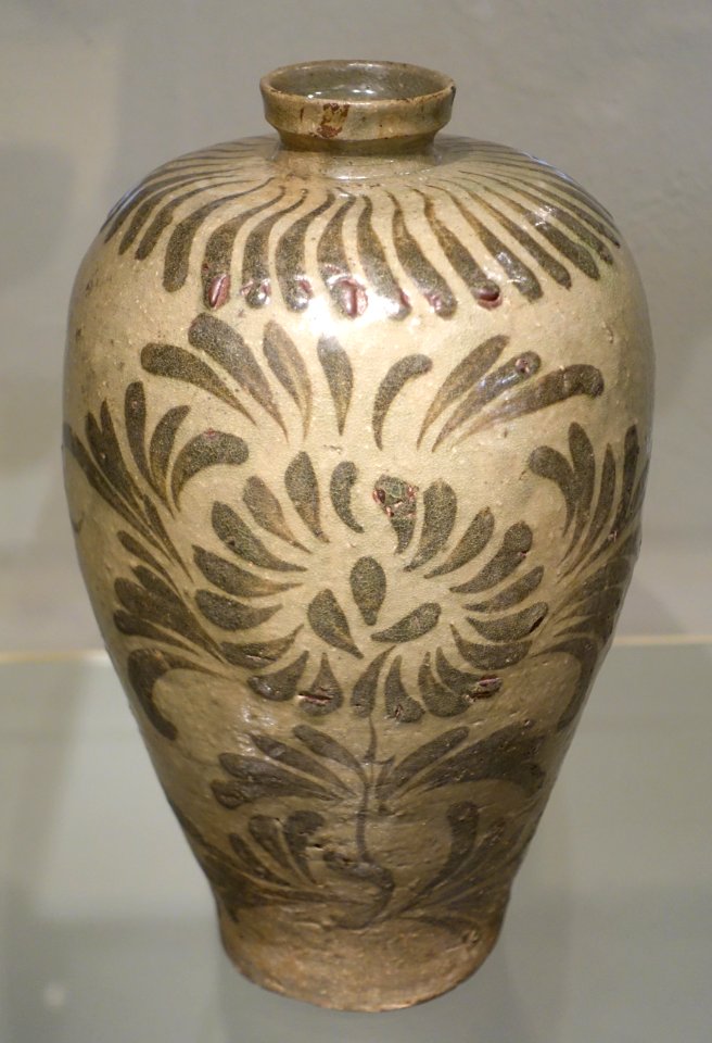Maebyeong vase, Korea, Goryeo, 12th century AD, stoneware with painted floral decoration in iron oxide - Östasiatiska museet, Stockholm - DSC09419