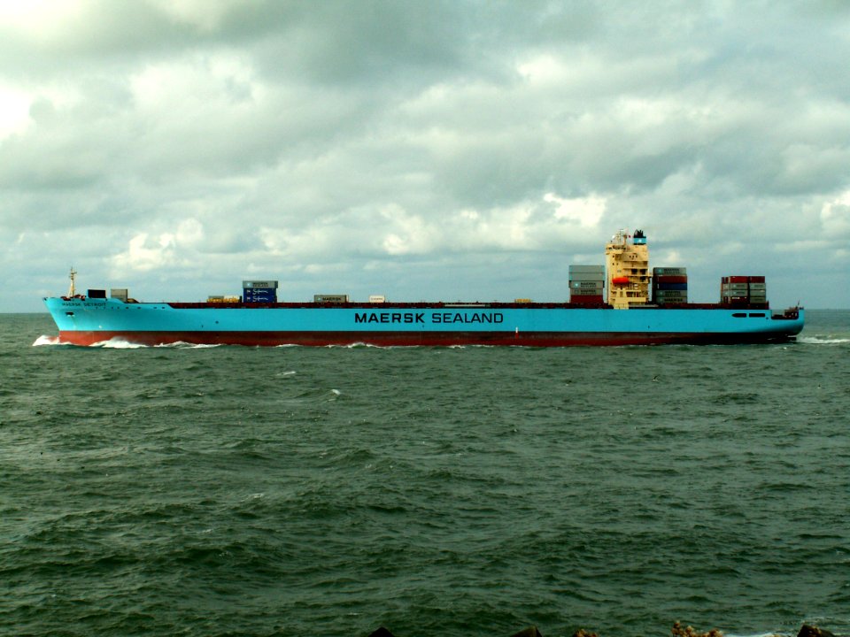Maersk Detroit IMO 9297864, leaving Port of Rotterdam, Holland 10-Aug-2005
