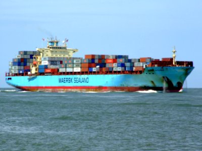 Maersk Gateshead p03 approaching Port of Rotterdam, Holland 08-Jul-2007