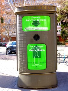 Madrid - reciclado de residuos urbanos photo