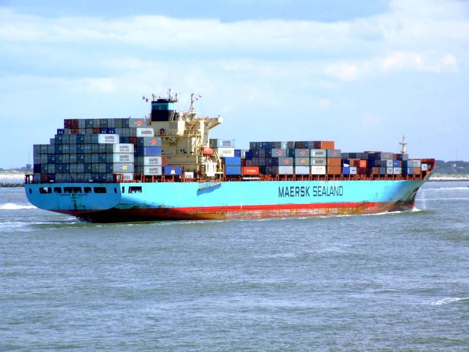 Maersk Gateshead IMO 9235543 approaching Port of Rotterdam, Holland 08-Jul-2007