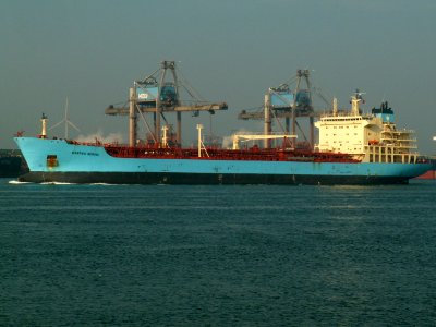 Maersk Bering IMO 9299422 at the Calland canal, Port of Rotterdam, Holland 04-May-2006