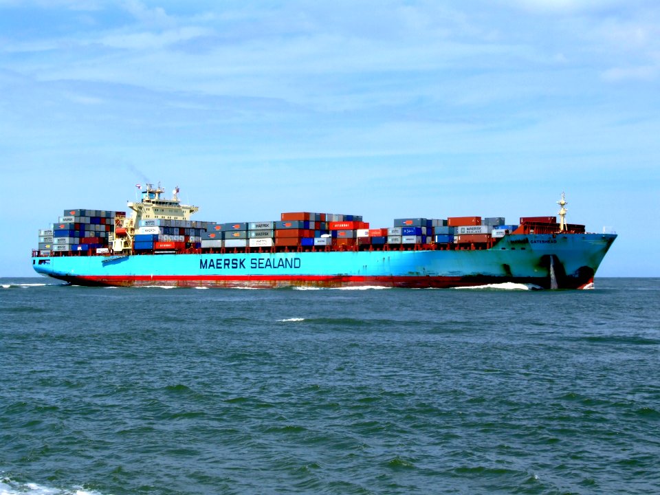 Maersk Gateshead p05 approaching Port of Rotterdam, Holland 08-Jul-2007