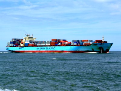 Maersk Gateshead p05 approaching Port of Rotterdam, Holland 08-Jul-2007