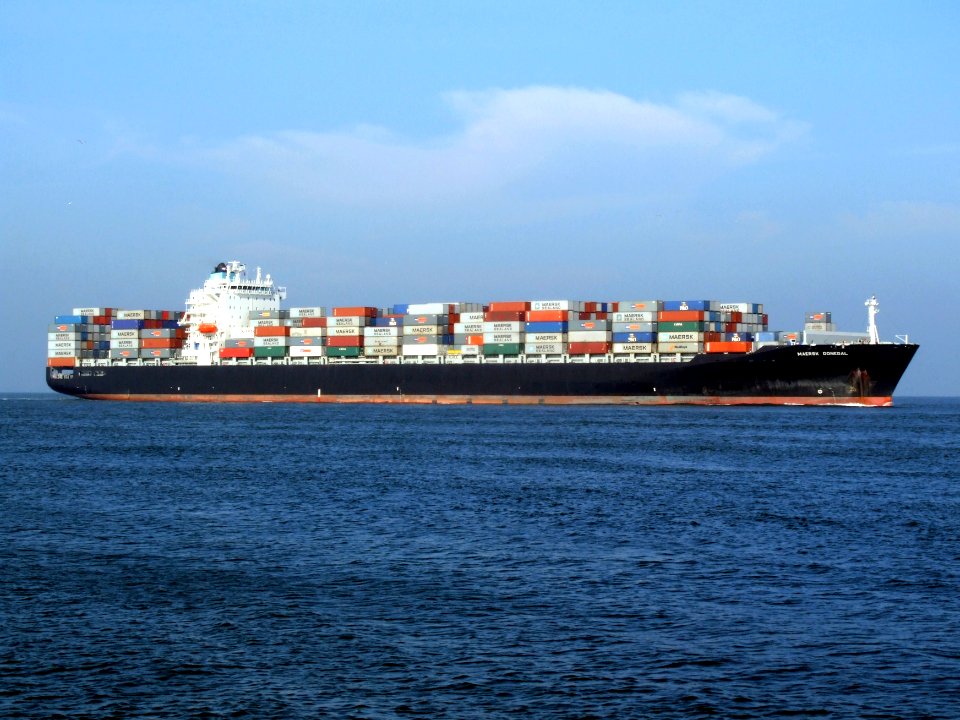 Maersk Donegal p7 approaching Port of Rotterdam, Holland 18-Jan-2005