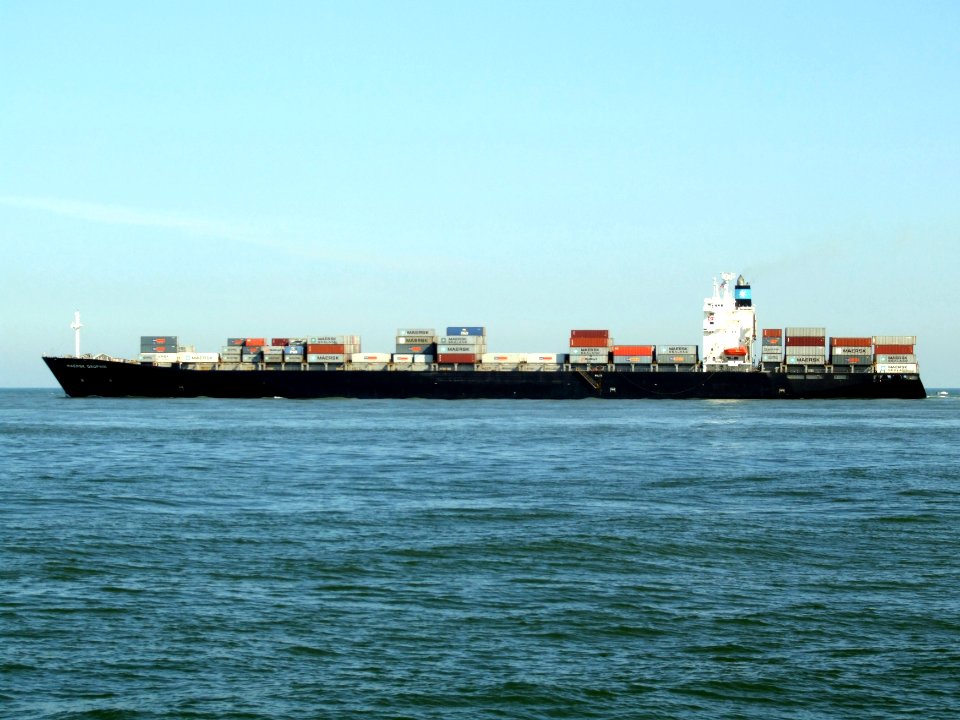 Maersk Dauphin p3, leaving Port of Rotterdam, Holland 10-Sep-2006