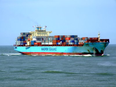 Maersk Gateshead p02 approaching Port of Rotterdam, Holland 08-Jul-2007