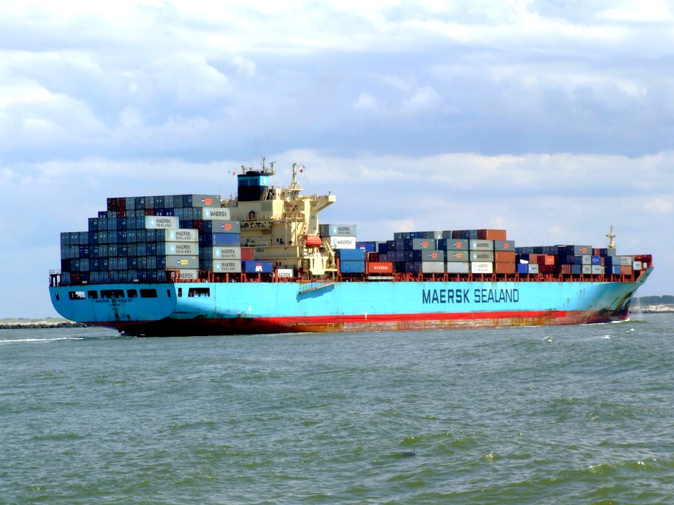 Maersk Gateshead p10 approaching Port of Rotterdam, Holland 08-Jul-2007