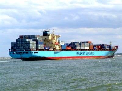 Maersk Gateshead p10 approaching Port of Rotterdam, Holland 08-Jul-2007