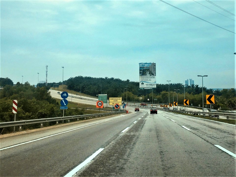 Maju Expressway 18