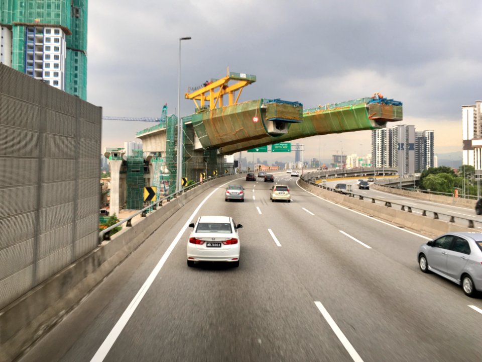 Maju Expressway 12