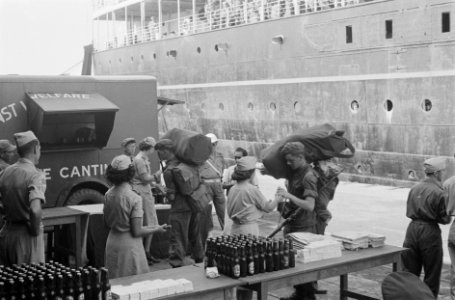 Makassar Op zaterdag 13 dec. arriveerden per S.S. Volendam de KL. troepen te Ma, Bestanddeelnr 467-4-4