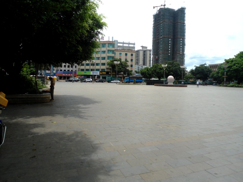Main square at Xuwen town - 01