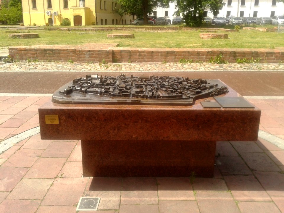 Makieta Dotykowa Toruńskiej Starówki od strony ogrodzenia
