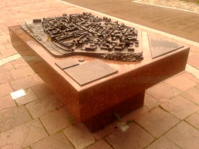 Makieta Dotykowa Toruńskiej Starówki widziana z boku pod kątem