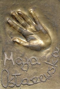 Maja Ostaszewska handprint