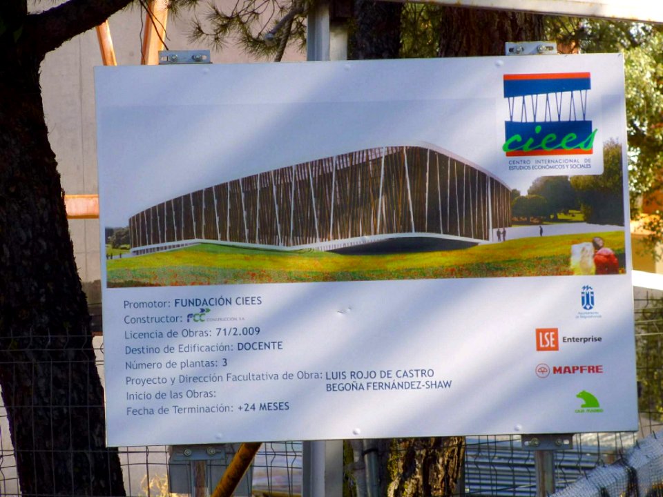 Majadahonda - Construcción inacabada y abandonada del nonato Centro Internacional de Estudios Económicos (CIEES) 3