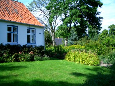 Maison et pelouse à Femo