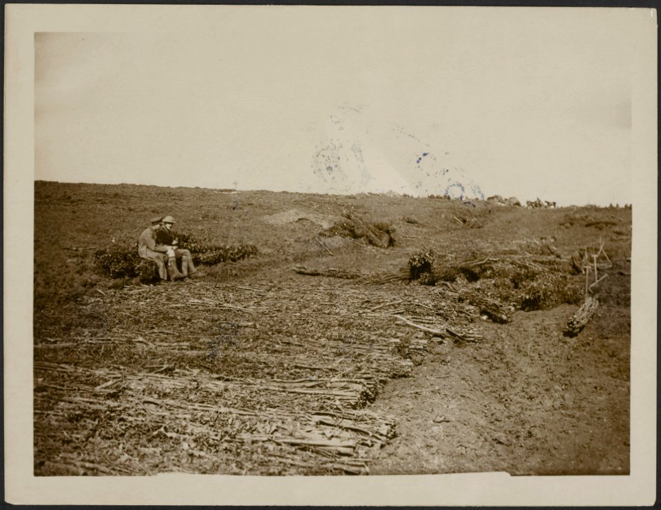 Making a road over captured ground, Bestanddeelnr 158-2791