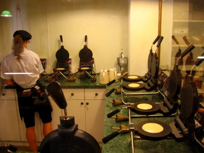 Making waffle cones