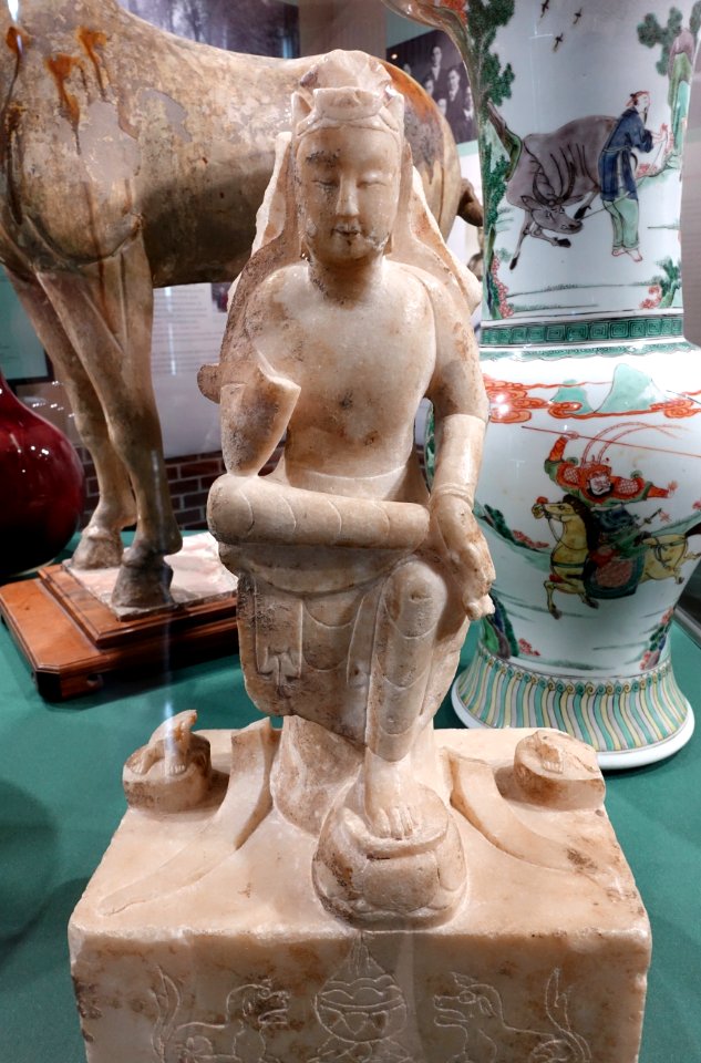 Maitreya, China, Northern Qi dynasty, 570 AD, white marble - Spurlock Museum, UIUC - DSC05910