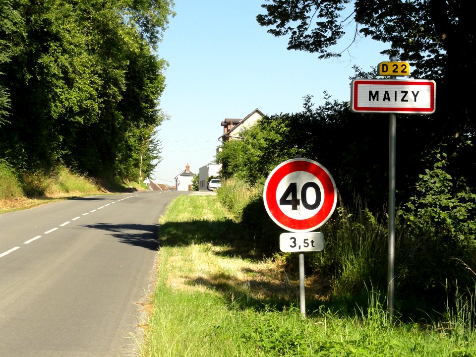 Maizy (Aisne) city limit sign