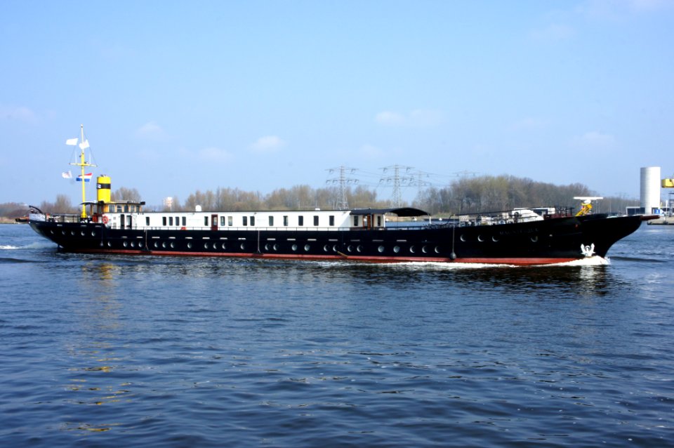 Magnifique, ENI 02324958, Noordzeekanaal, Port of Amsterdam, pic1