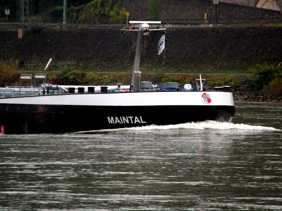 Maintal ENI 04806300 on the Rhine river at Koblenz, pic2