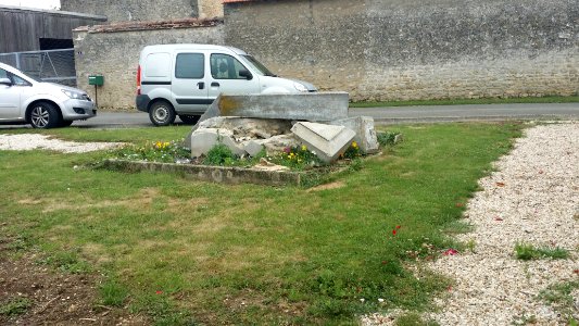 Mainvilliers (Loiret) - 03 - Monuments aux morts