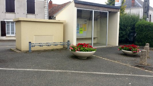 Mainvilliers (Loiret) - 08 - Abribus