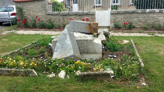 Mainvilliers (Loiret) - 05 - Monuments aux morts