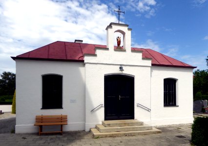 Maisach, Veitskirche, Aussegnungshalle, 1
